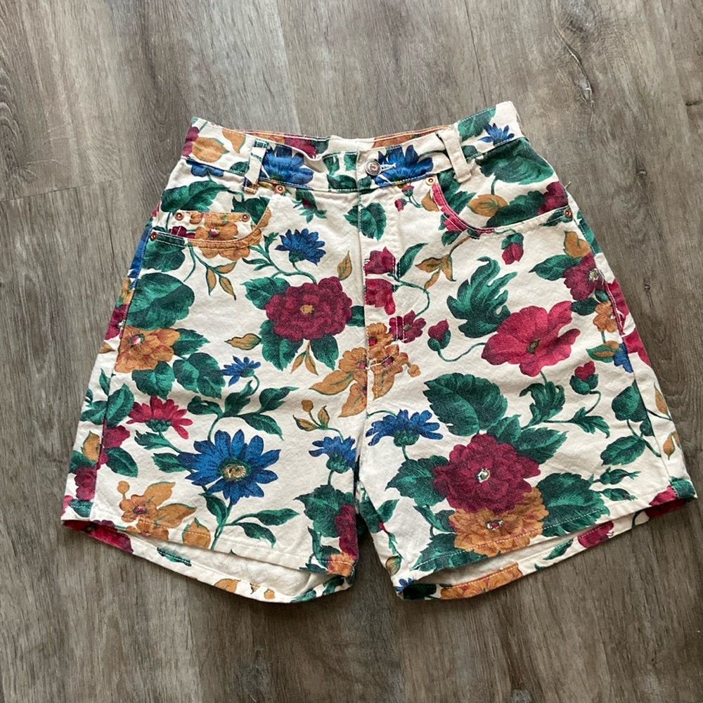 AMAZING vintage Michael G Floral Denim Shorts EUC rare and gorgeous! Size 11.